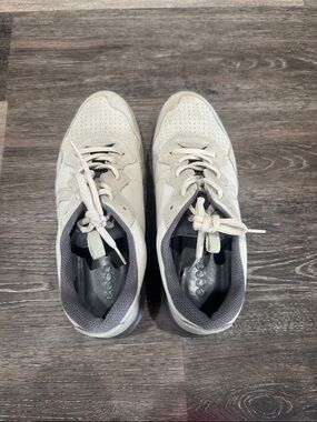 Ecco Women’s Lace-Up Sneakers in Light Beige and Gray